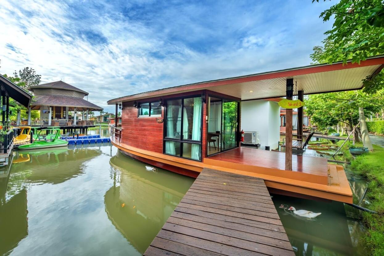 Boathouse Boutique Riverside Talat Amphoe Nakhon Chai Si Exterior photo